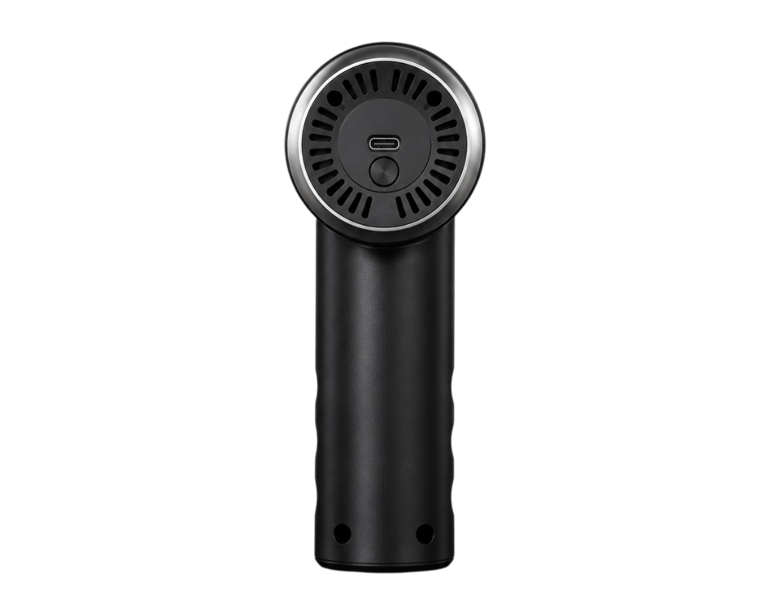 Aspirateur voiture sans fil rechargeable USB-C utilisé pour nettoyer efficacement les sièges et les recoins d'un habitacle automobile.