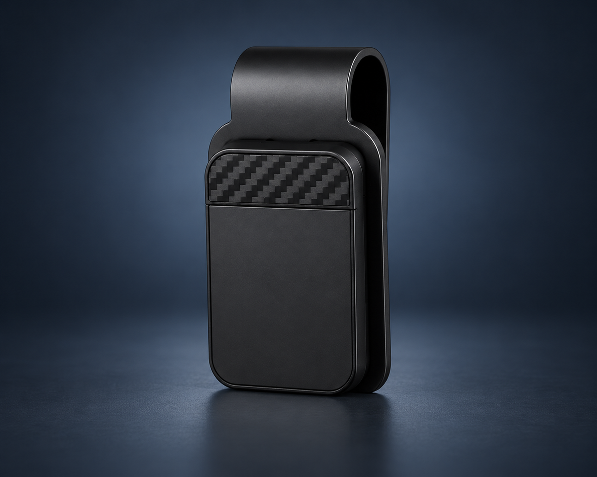 Clip pare-soleil support de lunettes pour voiture avec finition noire sur fond studio bleu nuit premium.