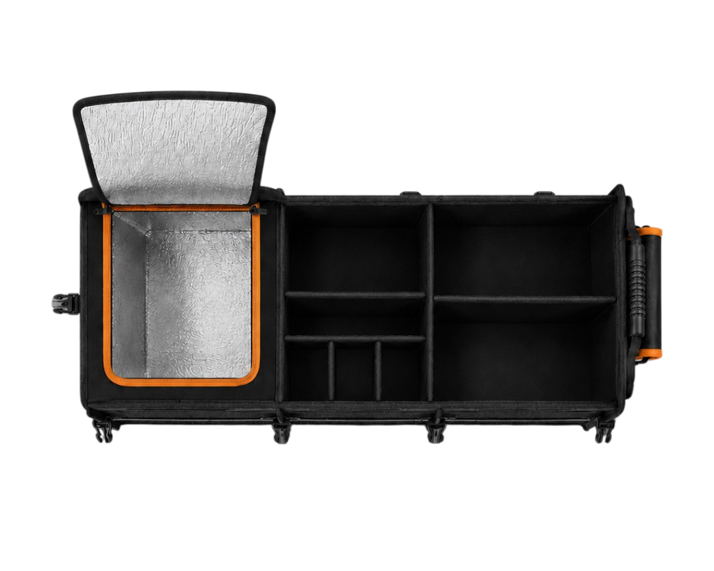 Organisateur de coffre voiture 140L pliable avec compartiments réglables, glacière intégrée et sangles de fixation dans un coffre de voiture.