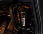 Traceur GPS voiture 4G étanche ST-901 avec faisceau de câbles pour installation discrète dans un véhicule.